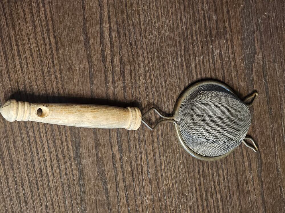 VTG Wire Mesh Kitchen Strainer With Turned Wooden Handle Farmhouse Decor